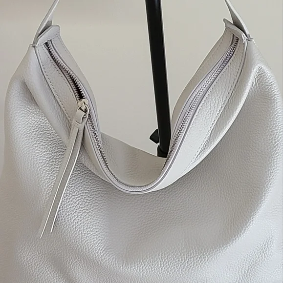 Everlane Boss Leather Bag in Sandstone - Picture 8 of 9